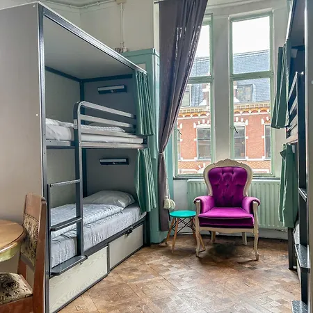 Hostel Room Rotterdam-2